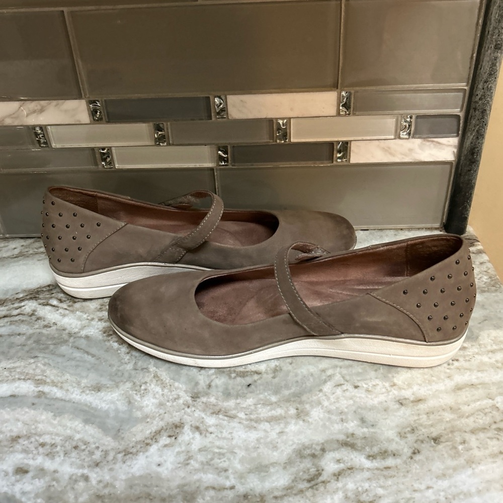 Aetrex Womens Size41 Euro  Mary Jane SZ 10 Taupe Suede Leather comfort arch